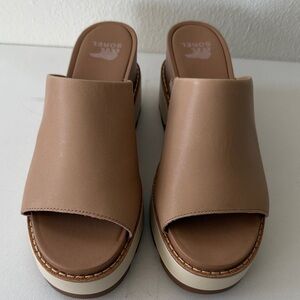 Sorel Joanie IV slide wedge size 9